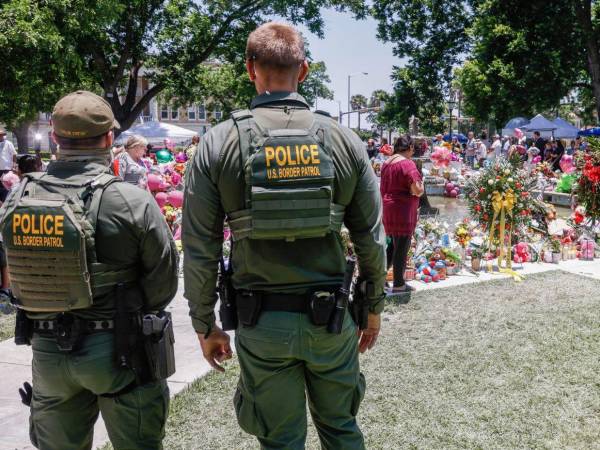 Un informe del Departamento de Justicia, publicado en 2024, calificó la actuación de los agentes como un fracaso y señaló fallas sistémicas, así como falta de liderazgo y de acción decisiva.