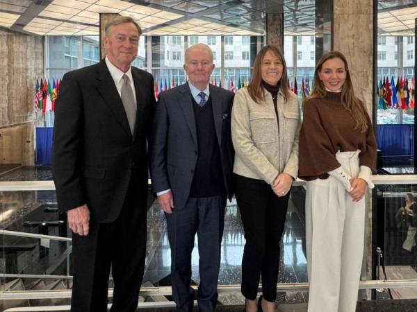 En representación de GK Global participaron Deborah Merrill, presidenta de la Junta Directiva; Edward Gribbin, miembro del directorio; David Miller, vicepresidente de Ventas; y Kathia Yacamam, vicepresidenta de Mercadeo.