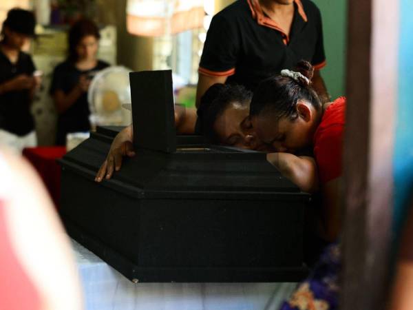 Completamente destrozada y sin poder comprender aún lo que está pasando, se encuentra la familia de Sebastián Serrano. Sus restos están siendo velados en su casa.