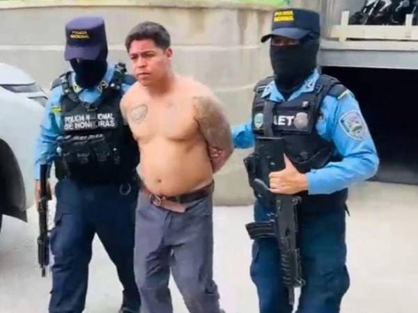 Gerson David Roque Dubón, alias Ready, tras ser detenido por elementos de la División Anti Extorsión y Asociaciones Terroristas (DAET).