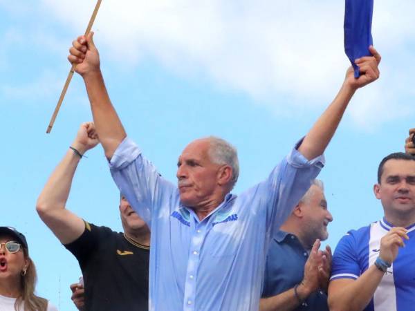 El pueblo hondureño derrotó a la candidatura de izquierda, apoyada por (el expresidente de Honduras Manuel) Zelaya, dijo Eduardo.