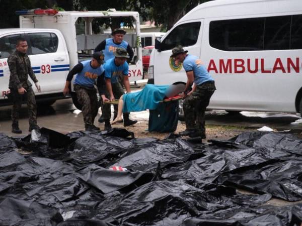 El terremoto de magnitud 6,9 que la noche del martes sacudió el centro de Filipinas, declarado en estado de calamidad, deja al menos 69 muertos, informaron las autoridades, que han desplegado operativos para brindar asistencia humanitaria a las más de un millón de familias afectadas, según oenegés.