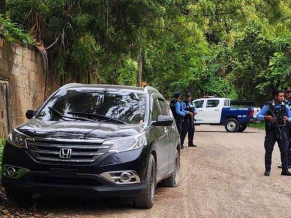El pasado 25 de junio dos miembros de la Policía fueron encontrados sin vida en el interior de una camioneta que estaba estacionada en la calle de tierra que da acceso a la aldea La Cuesta No-2 de Comayagüela.