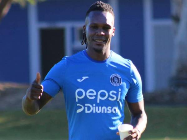 Román Rubilio Castillo llega a su equipo número 11 a lo largo de su carrera.