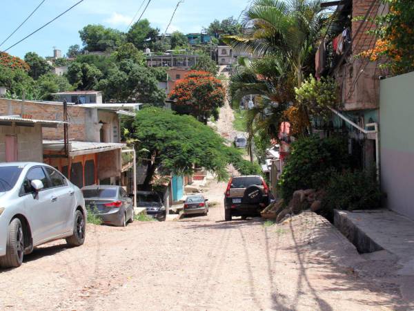 El sistema de alcantarillado sanitario del sector 1B de Villa Nueva está construido, pero no funciona y los vecinos denuncian falta de respuestas de la Alcaldía.