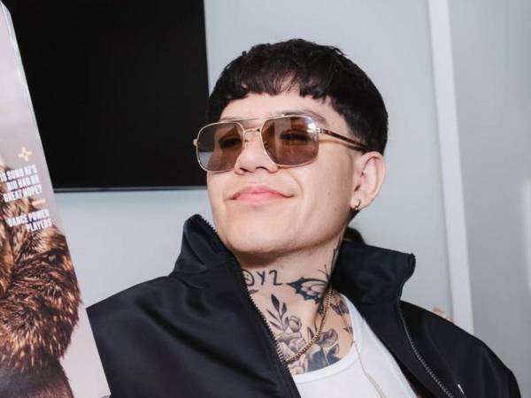 El 20 de mayo de 2026 quedará inscrito en la agenda musical hondureña como la noche en que Junior H llegará por primera vez a Tegucigalpa. El Estadio Chochi Sosa se convertirá en el escenario que recibirá a uno de los artistas más influyentes del regional mexicano contemporáneo, un fenómeno construido al margen de las grandes disqueras y de la maquinaria corporativa tradicional, pero impulsado por millones de reproducciones, una conexión directa con el público y una identidad musical que redefinió el sonido de una nueva generación.