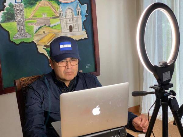 Él es inocente, y hoy el presidente lo reconoce a través de este perdón, dijo su esposa Ana García.