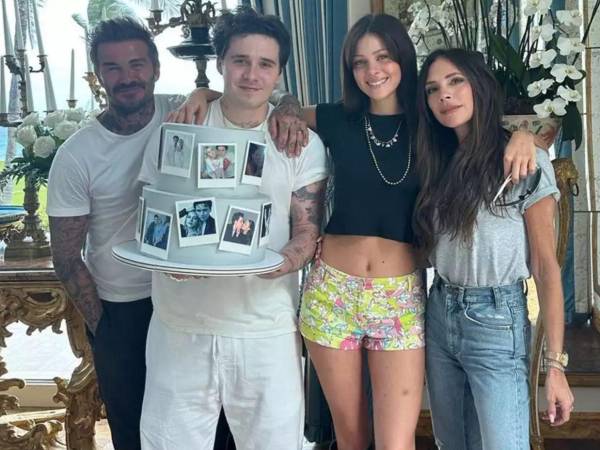 Este 4 de marzo, David y Victoria Beckham publicaron fotografías, escribieron palabras de amor y etiquetaron a Brooklyn, el cumpleañero. Solo que esta vez, el gesto ocurre en un contexto radicalmente diferente, su hijo mayor llegó a sus 27 años en medio de un distanciamiento sostenido con su familiar de núcleo.