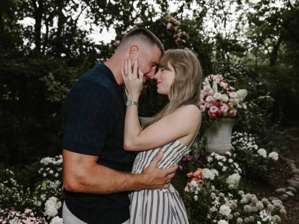 La boda de Taylor Swift y Travis Kelce ha pasado por tantas versiones públicas que parece un álbum con múltiples ediciones. Cuando la cantante le confirmó a Graham Norton en octubre de 2025 que la celebración iba a ser enorme, nadie imaginó que meses después los mismos círculos cercanos a la pareja estarían hablando de algo mucho más reducido.