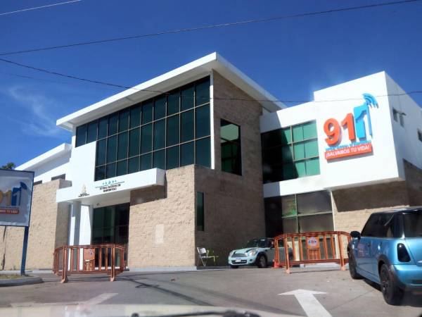 La administración anterior del 911 intentó dejar amarradas las plazas para más de 1,500 empleados por contrato.