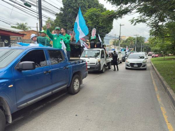 Chano Rivera realizó una caravana por las calles de San Pedro Sula.
