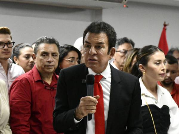 Nasralla atribuyó que Marlon Ochoa y el partido de gobierno han intentado bloquear el funcionamiento del CNE.