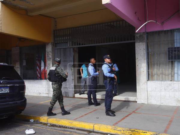 El atacante entró al edificio donde operaba el bufete legal y, al ver a su víctima, le disparó en reiteradas ocasiones y posteriormente huyó del lugar.