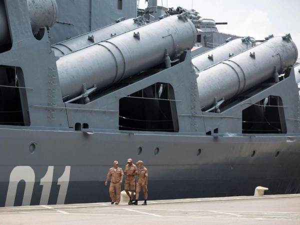 Marines estadounidenses realizan ejercicios anfibios en Puerto Rico en medio del refuerzo militar de Washington en el Caribe.