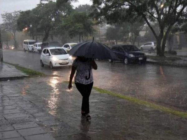 La humedad ingresará desde el Caribe por los vientos del norte y noroeste, mientras que la brisa del Pacífico favorecerá precipitaciones por la tarde.