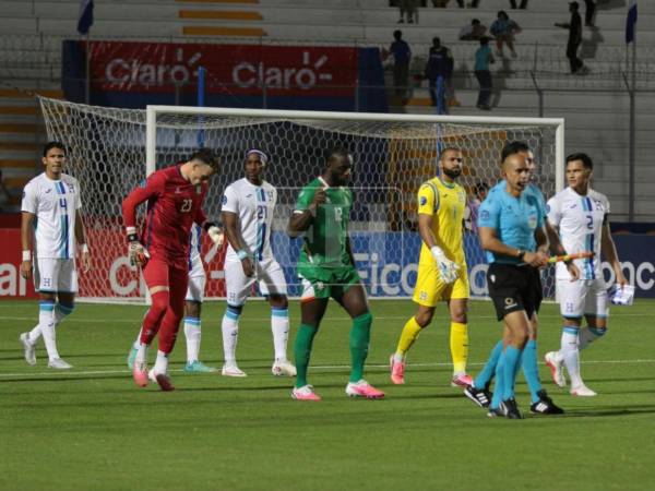 La selección de Honduras inició con el pie izquierdo en su debut en la Concacaf Nations League 2026, cayendo ante Surinam 2-3 jugando de local. Conozca el rendimiento de La H según datos de Sofascore.