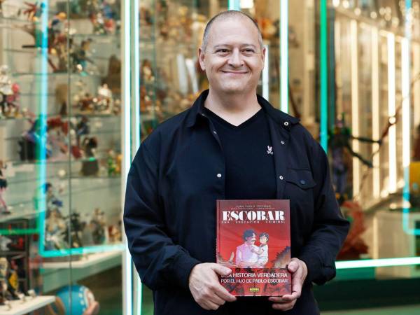 El arquitecto y escritor Juan Pablo Escobar, hijo del narcotraficante colombiano más poderoso del siglo XX, presenta hoy en Barcelona su obra Escobar: una educación criminal.