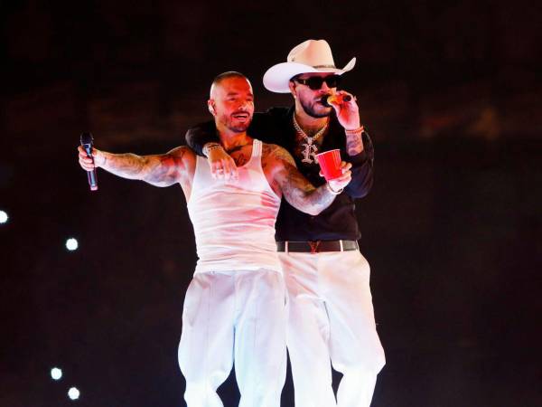 Los colombianos J Balvin y Ryan Castro se presentaron en el concierto Hecho en Medellín, Ciudad primavera este sábado, en el estadio Atanasio Girardot.