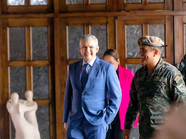 El general retirado, Roosevelt Hernández, fue juramentado este viernes 19 de diciembre.