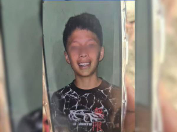 El adolescente desapareció en la playa El Edén, en Marcovia, cuando disfrutaba del Feriado Morazánico con su familia. Tres menores fueron rescatados, mientras los socorristas continúan buscando al niño.