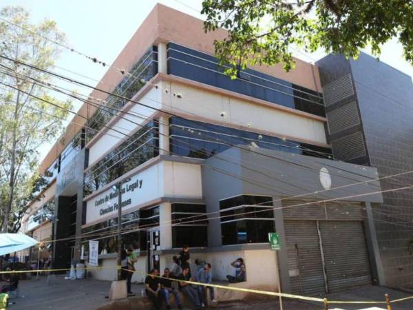 Los cuerpos de los dos menores permanecen en la morgue capitalina.
