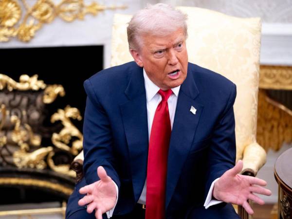 El presidente de <b>Estados Unidos</b>, Donald Trump, anunció este lunes que autorizó la documentación para imponer un arancel del 5 % a México.