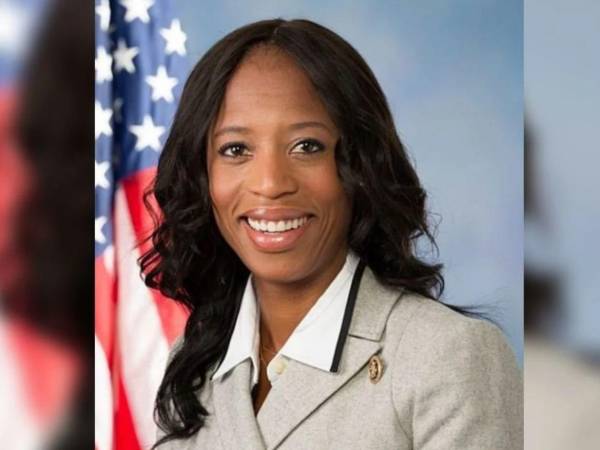 Love también fue la primera persona de raza negra elegida para un asiento en el Legislativo en Utah.