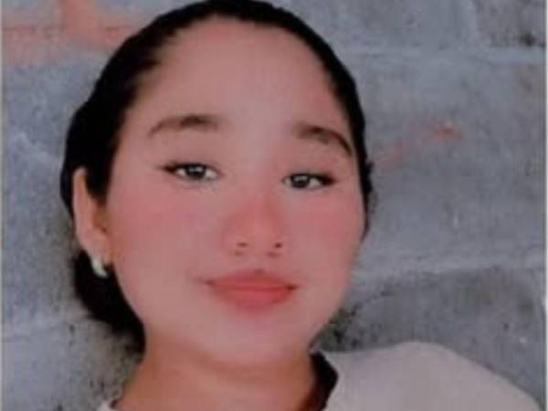 Familiares y vecinos lamentan la muerte de Erika Yojana, recordada por la dedicación a sus hijos.