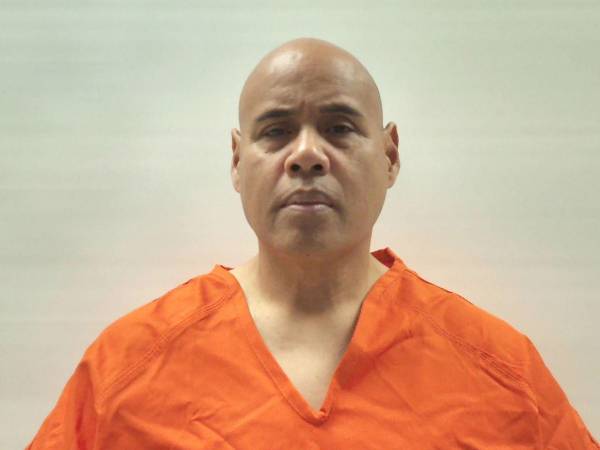 Christian Castro enfrenta cargos en Minnesota por agresión y por denunciar falsamente un delito en relación con un operativo ocurrido el 14 de enero, cuando disparó contra el inmigrante venezolano Julio Sosa Celis, de 24 años.