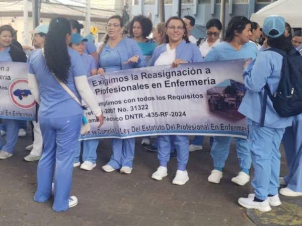Las enfermeras profesionales indicaron que de no haber respuesta esta semana por parte de las autoridades sanitarias decidirán si saldrán a las calles.
