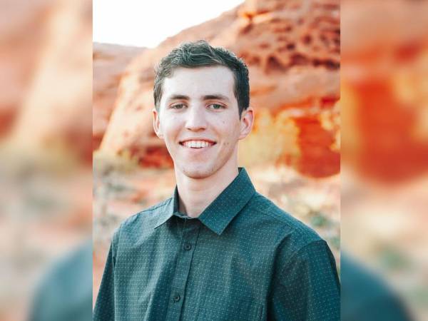 El sospechoso de asesinar al activista conservador Charlie Kirk, detenido por las autoridades, ha sido identificado como Tyler Robinson, un residente de Utah de 22 años. Aquí más detalles.