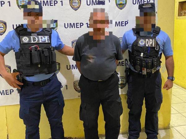 Los agentes lograron ubicar al sospechoso cuando este salía a la vía pública en el municipio de Tatumbla.