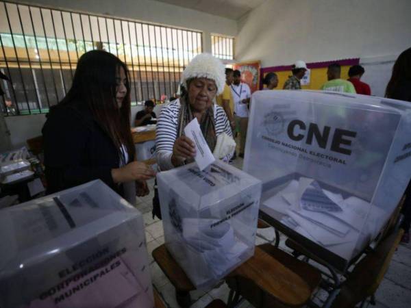 A las autoridades del CNE se les ha venido la conflictiva situación de la candidatura de Jorge Cálix, quien participó como precandidato presidencial en los comicios de marzo y ahora pretende lanzarse como diputado por Olancho.