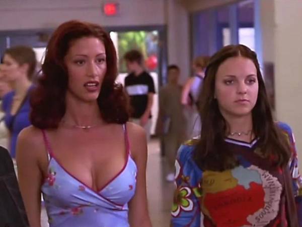 Shannon Elizabeth, quien interpretó a Buffy Gilmore en la primera entrega, confesó que esperaba volver, pero la producción nunca la contactó.