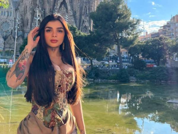 La creadora de contenido Karely Ruiz y su pareja, el productor colombiano Jhon Echeverry, vivieron momentos de terror la madrugada de este miércoles, cuando un grupo de hombres armados y encapuchados entró por la fuerza a su domicilio en el municipio de San Nicolás de los Garza, Nuevo León.
