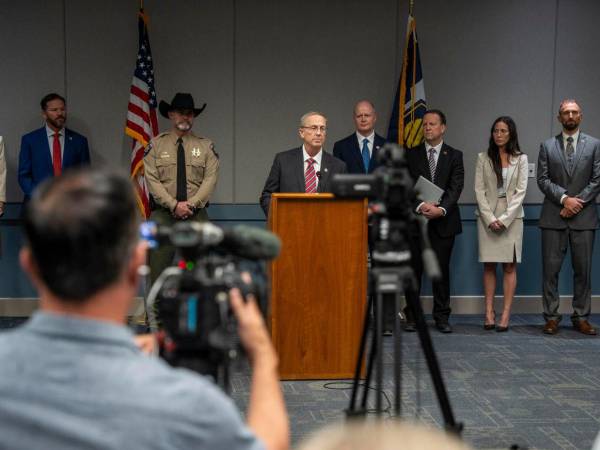 El fiscal del condado de Utah, Jeff Gray, detallaron los cargos contra Tyler James Robinson, presunto asesino del activista conservador Charlie Kirk, en Provo.