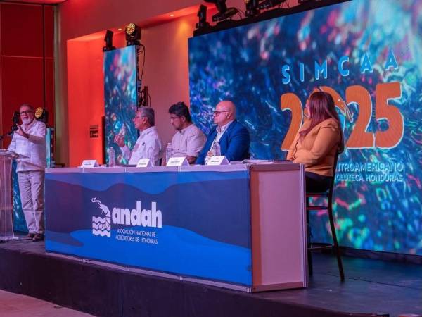 El Simposio Centroamericano de Camarón Cultivado fue inaugurado por el titular de la SDE, Fredys Cerrato, quien destacó la importancia de la industria acuícola en la economía hondureña.