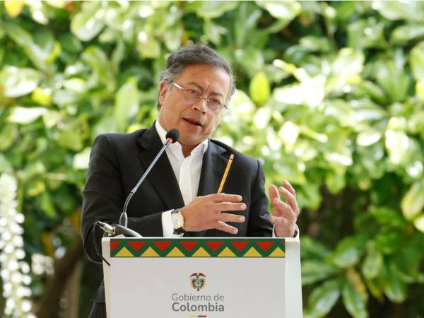 Cientos de usuarios de esa red social reaccionaron al mensaje de Petro, cercano al mandatario venezolano, Nicolás Maduro, por mezclar el reconocimiento a María Corina Machado con la publicación sobre Maathai.