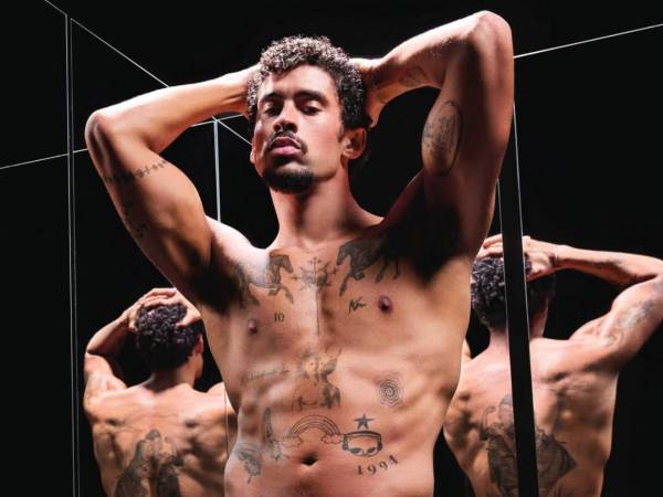 El cierre de la residencia de Bad Bunny en Puerto Rico, transmitida a escala global, dejó múltiples momentos de conversación en torno al artista. Entre ellos volvió a circular una grabación en la que dialoga con René Pérez, Residente, sobre una decisión estética que marcó su vida con inconformidad.