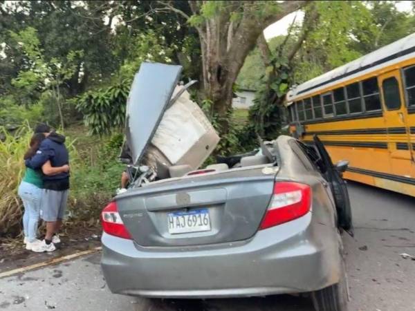 Luto y consternación dejó un brutal choque que se registró la mañana de este domingo 22 de marzo en Santa Cruz de Yojoa. Aquí las imágenes del impactante accidente que llena de luto a otra familia hondureña.
