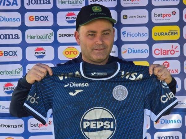 Javier López alarga su contrato con el Motagua