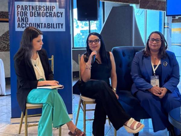 La comisionada del Instituto de Acceso a la Información Pública (IAIP), Lucy Ondina Hernández Ordóñez, presentó los avances sobre innovación y transparencia en Ciudad de Guatemala.