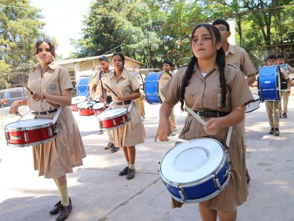 La banda de guerra del Instituto Tecnológico de Administración de Empresas (Intae) promete brindar un show musical único y sin precedentes durante los desfiles del 15 de septiembre, en conmemoración de los 204 años de independencia patria. Las mejores fotografías a continuación.