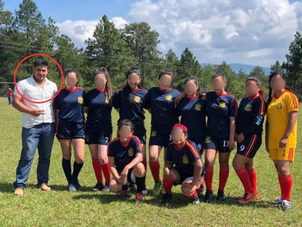 La comunidad de Goalmoaca, en Erandique, Lempira, se encuentra consternada por la muerte Nelson Octavio Cárcamo, un hombre con una trayectoria ligada al deporte que fue brutalmente asesinado a disparos en un taller mecánico de la localidad el pasado jueves 9 de abril. A continuación los detalles.