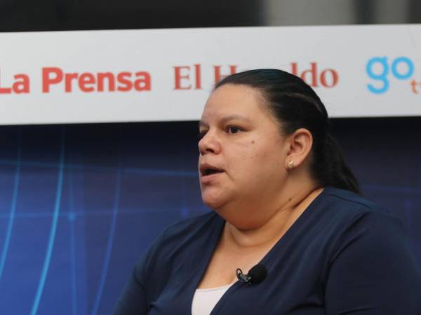 La abogada enfatizó que no importa por la persona que usted vaya a escoger, el partido político que le convenza, lo importante es que ejerza su derecho y su deber en este proceso electoral.