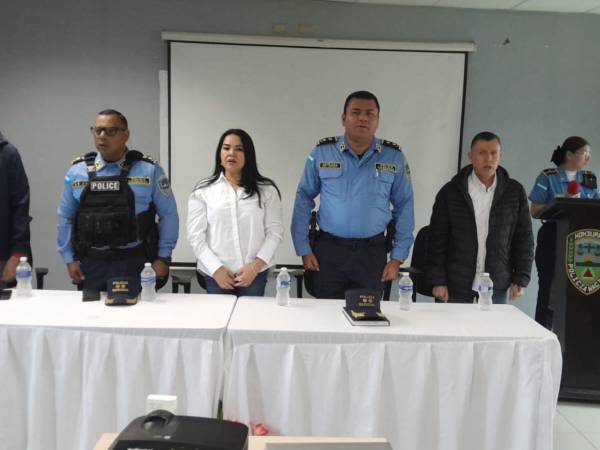 Los comisionados del Instituto de Acceso a la Información Pública (IAIP) y oficiales de la Policía Nacional clausuraron las jornadas de capacitación que se desarrollaron en varios departamentos del país.