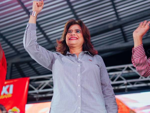 En su gira en Copán en abril, Moncada expresó que no vengan aquí con payasos que lo único que han dirigido toda la vida es un programa de X-0 para entregar canastas de arroz y de azúcar a la gente como mendiga.