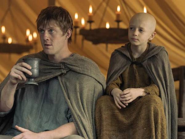 A pesar de que en esta época los dragones no volaban por el cielo de Poniente, la casa Targaryen aún ocupaba el Trono de Hierro, por lo que gobernaban sobre los siete reinos.