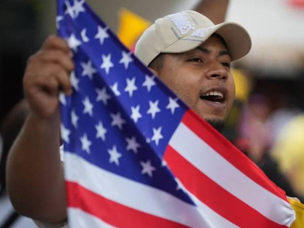 Grupos de defensa de inmigrantes en Nueva York acudieron a una corte federal para pedir la anulación de la nueva regla sobre carga pública.
