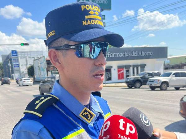 Un trágico hecho conmocionó a los habitantes de la residencial Los Arcos, en San Pedro Sula, cuando un inspector de la Dirección Nacional de Vialidad y Transporte (DNVT) desapareció junto a un menor tras ser arrastrados por la corriente de un riachuelo. ¿Qué se sabe sobre su paradero? Aquí los detalles: